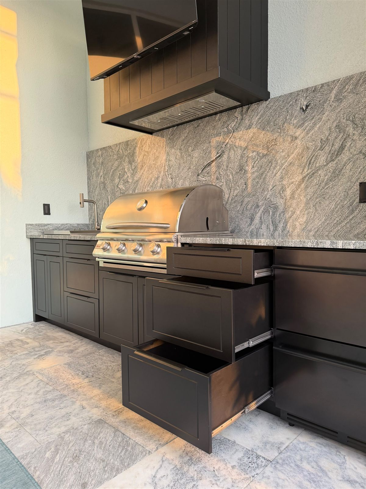 Espresso line drawer and grill detail