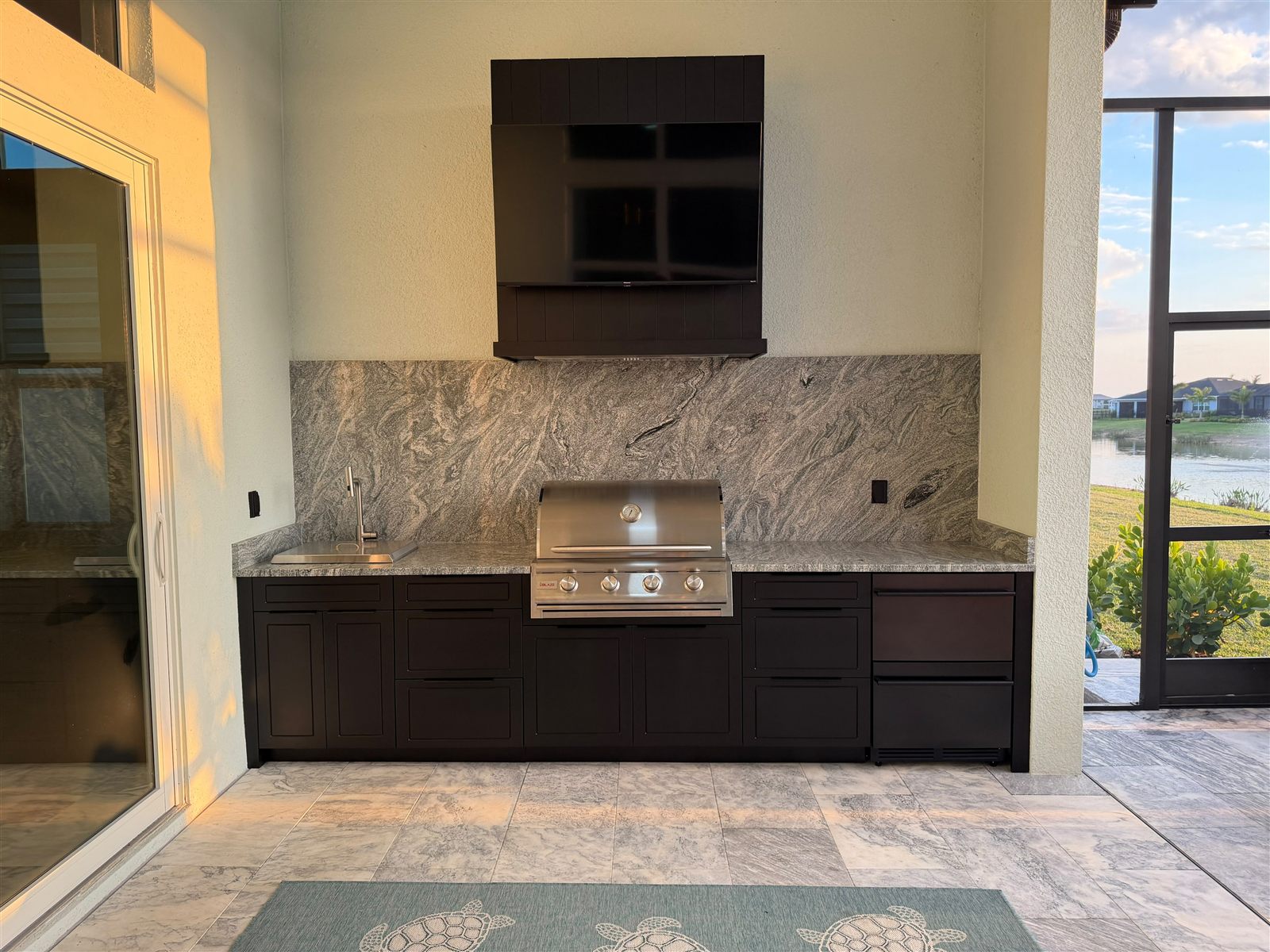 Espresso Line outdoor kitchen by Bespoke Cabinets and Doors