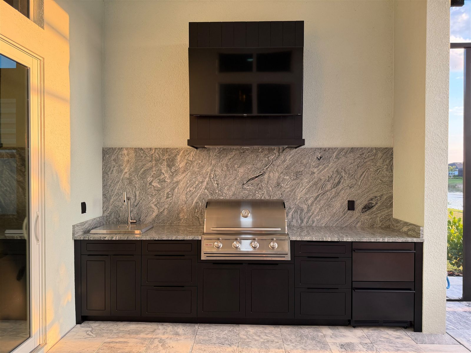 Espresso line outdoor kitchen with granite backsplash