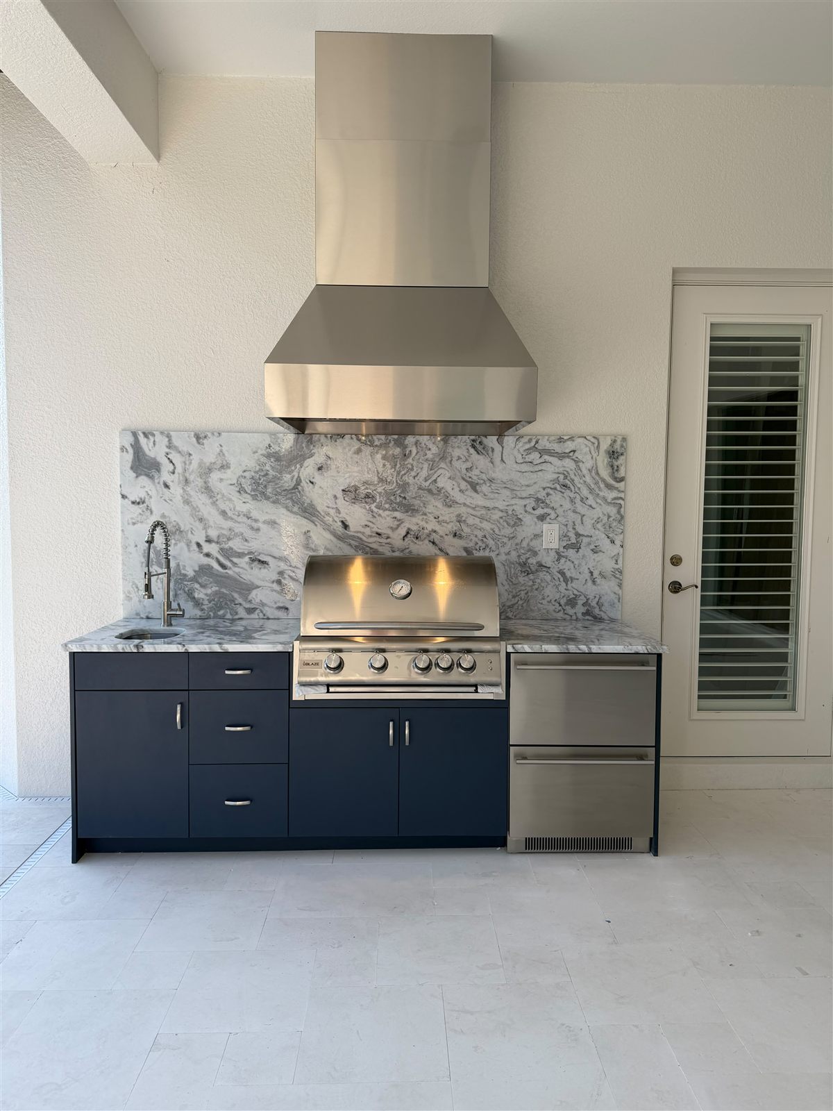 Navy line outdoor kitchen, tile backsplash with pizza oven